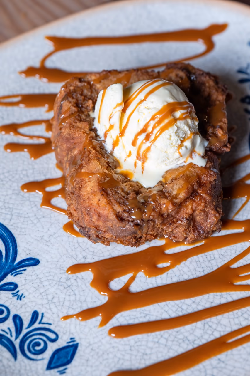 Torrija de pan de leche con helado de vainilla